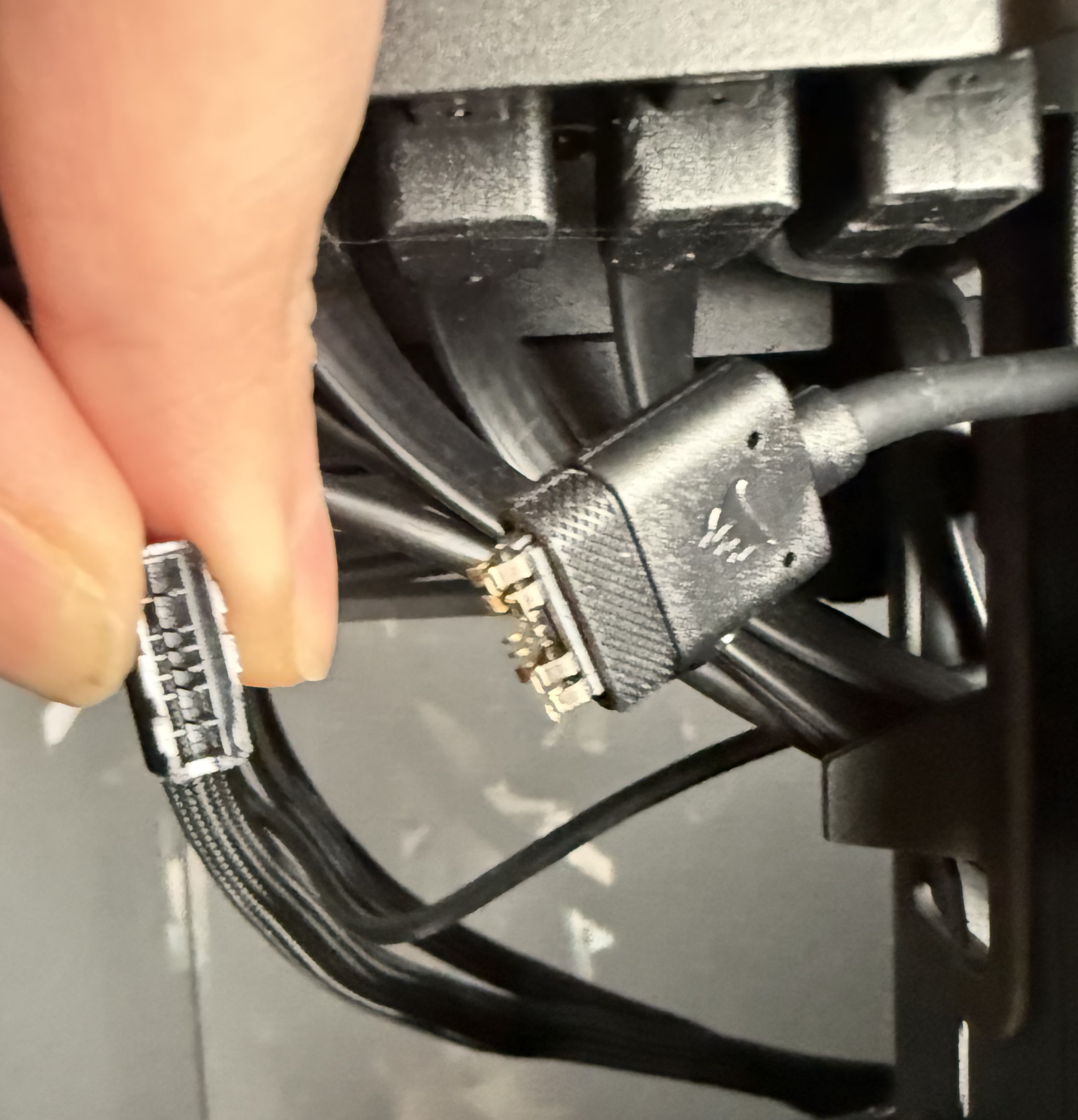 Broken iCUE Link connector.jpg